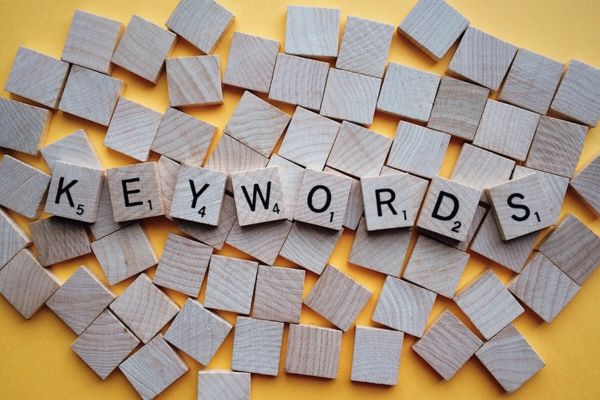role-des-mots-cles